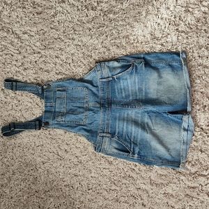 GAP Women's Distressed Shortall. Sz S